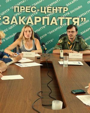 Акція „Домінація”: ужгородські пластуни складуть 12-метровий тризуб з 550 доміно-гербів України (ФОТО)